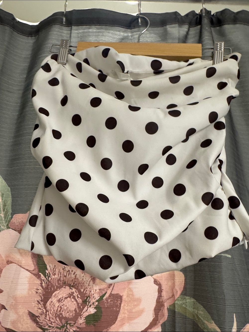 Zara White Satin cropped sleeveless blouse  with Black Polka Dots - Picture 5 of 8